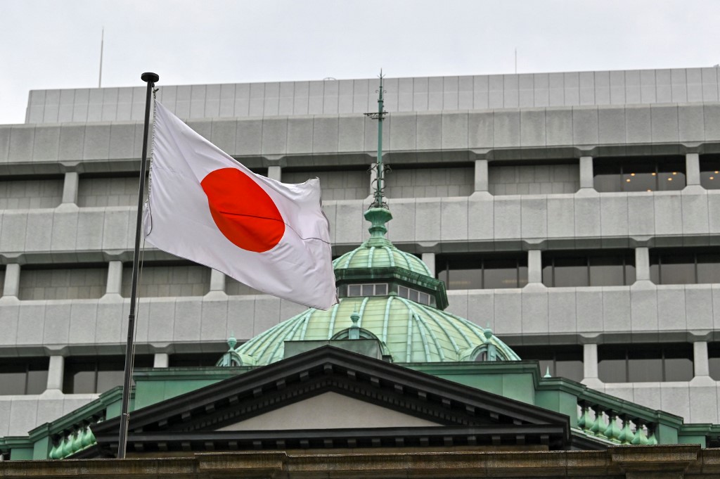 Japonya Merkez Bankası parasal genişlemeyi sürdürüyor ancak gözden geçirmeyi planlıyor
