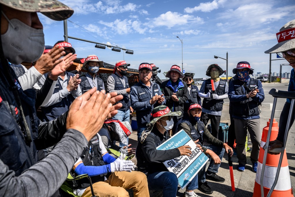 South Korean Truckers End Week long Strike