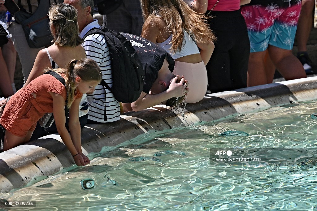 Italy heatwave peaks with 16 cities on red alert as Tuscany burns