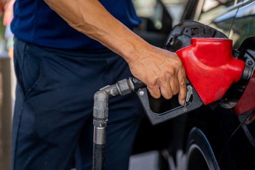Petrol fiyatları Asya’da kayıplarını artırdı, hisse senetleri yükseldi