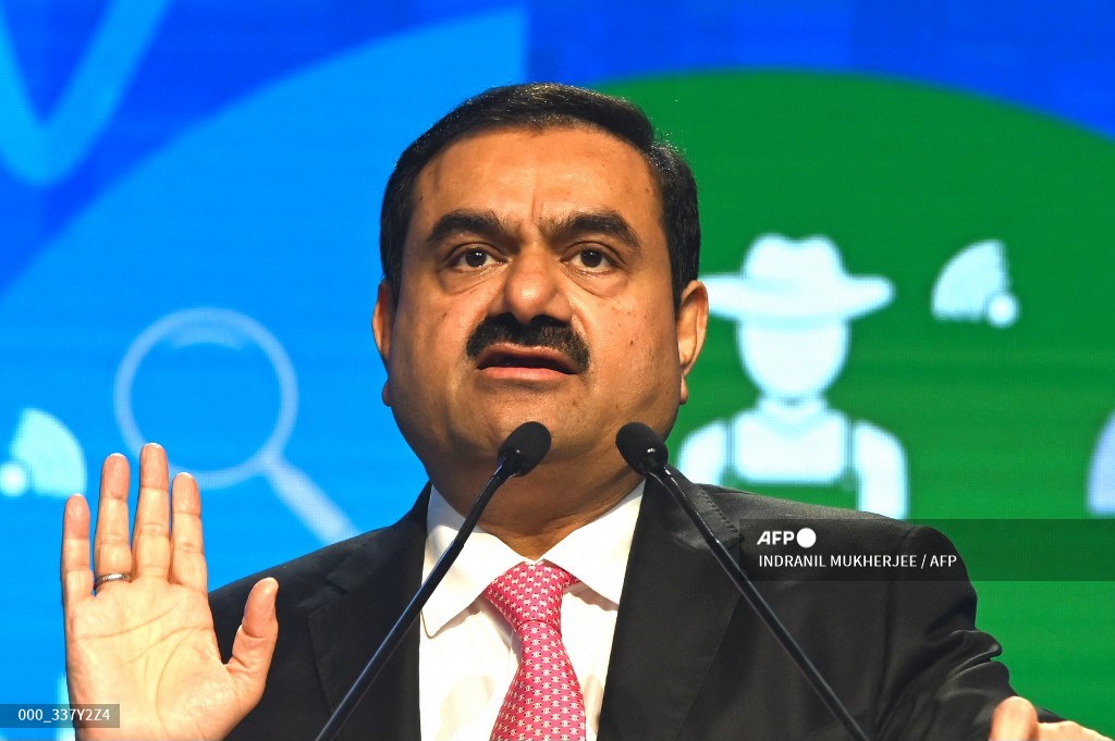 Büyük yatırımcılar, Adani’nin 2,5 milyar dolarlık hisse satışını hisse senedi bozgununun ardından geri çekti