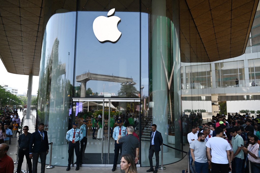 Apple, pazardaki ilk Hindistan mağazasını açtı