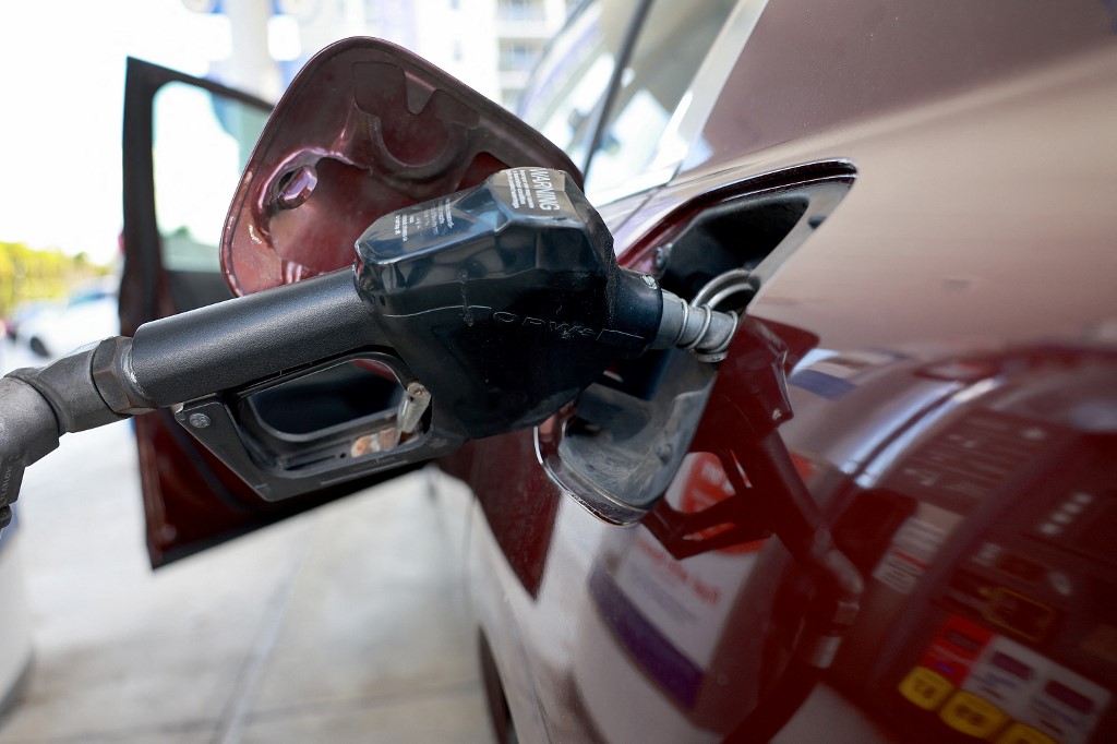 OPEC+ üretim kesintisinin ardından petrol fiyatları neredeyse %6 arttı
