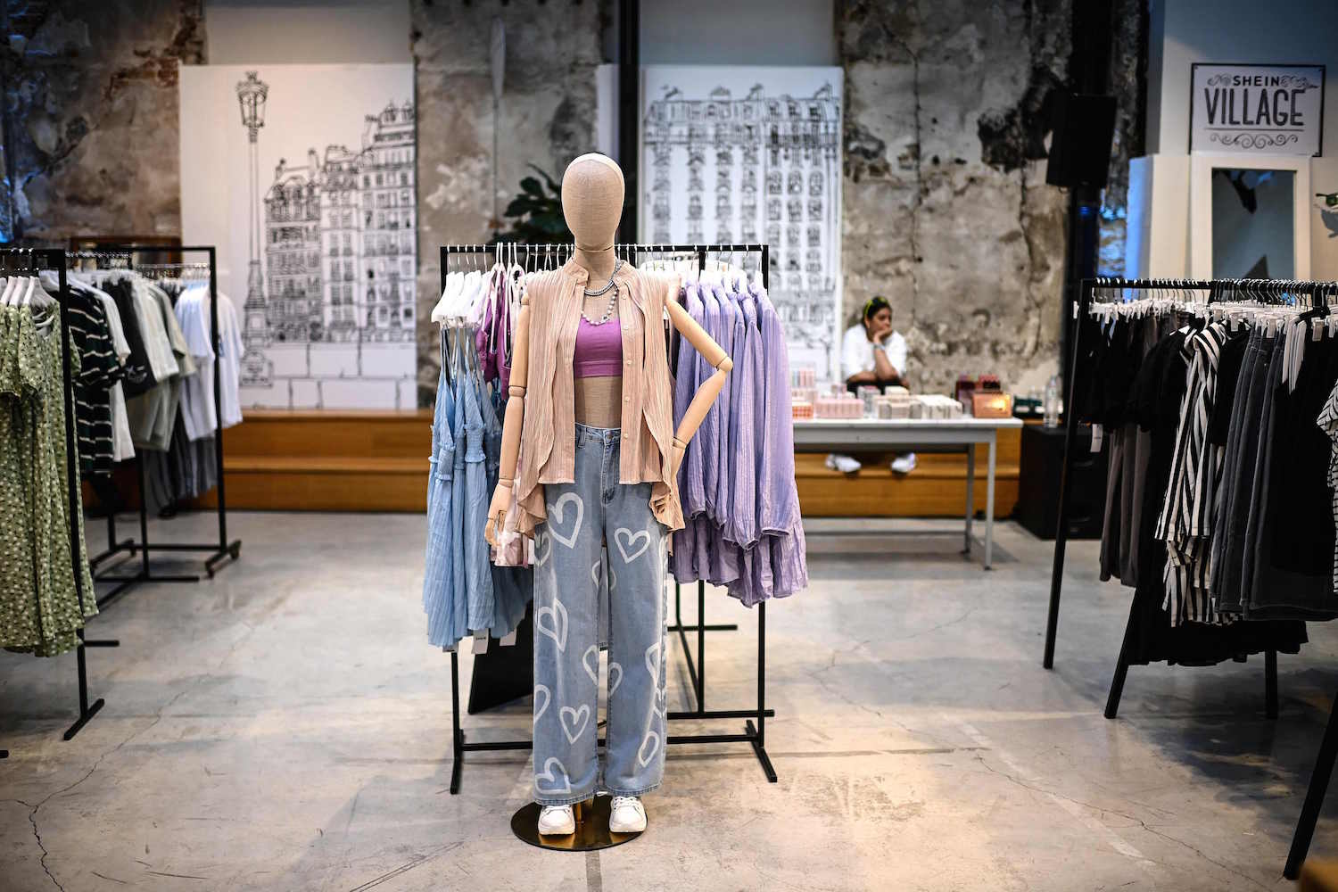 Çinli hızlı moda devi Shein, zorunlu çalıştırma nedeniyle düşük fiyatları yalanladı